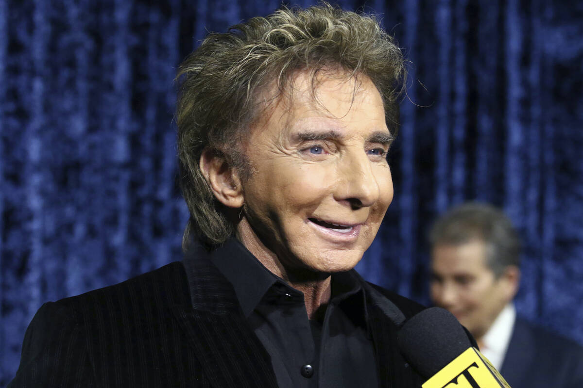 Barry Manilow Closing In On Elvis Las Vegas Record Las Vegas Review Journal