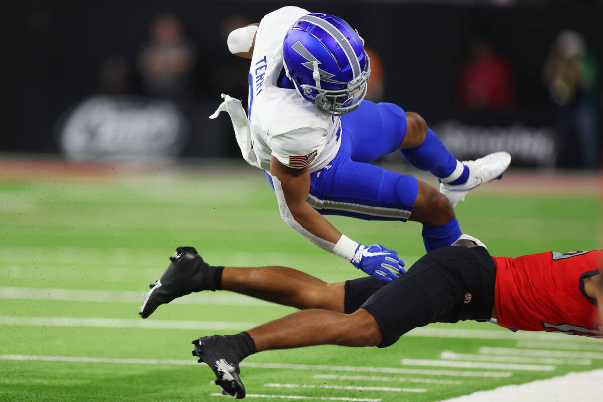 UNLV Rebels defensive back Kilinahe Mendiola-Jensen (15) tackles Air Force Falcons wide receive ...