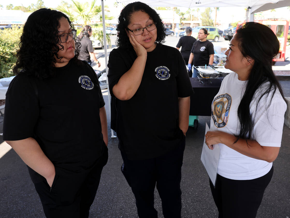 Jada Thai, 19, from left, daughter of fallen Las Vegas police officer Truong Thai, Angela Thai, ...