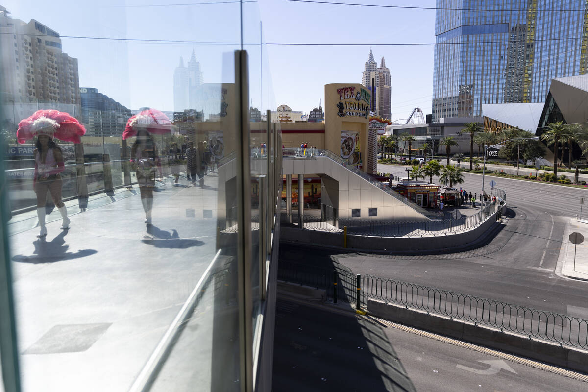 Caesars planning Horseshoe Las Vegas renovations, pedestrian bridge, Casinos & Gaming