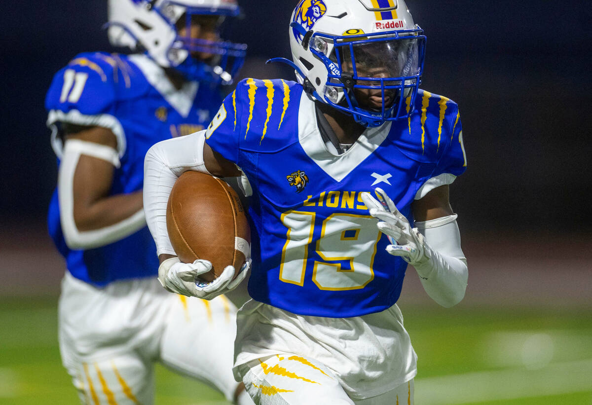 Sierra Vista RB Adonis Vaughn (19) sprints down the sidelines after a punt reception over Coron ...
