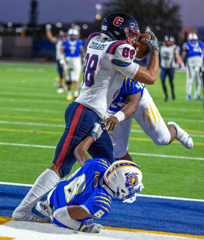 Coronado WR Michael Floyde (88) pulls in a pass over Sierra Vista DB Akela Kahaleanu (6) and LB ...