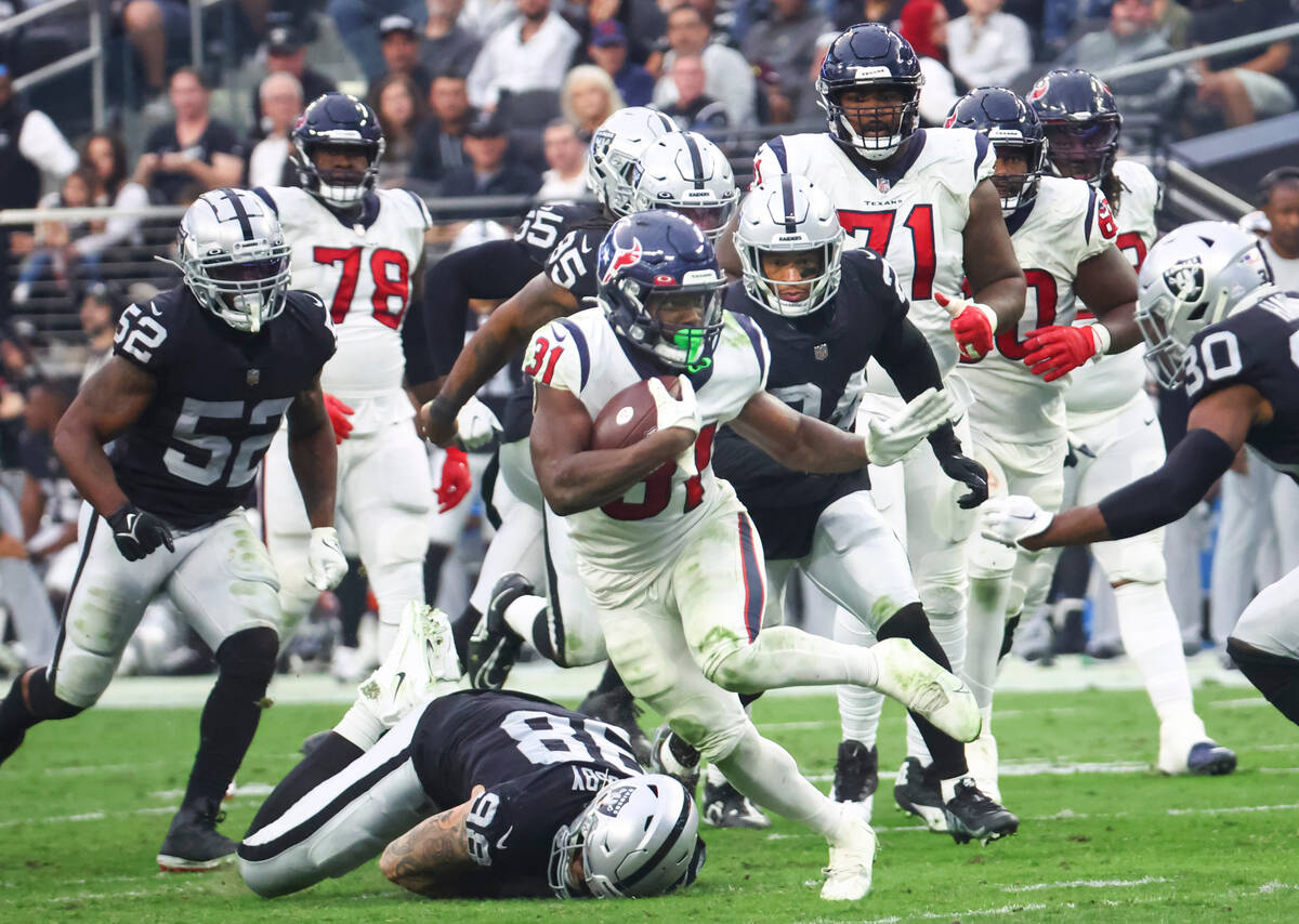 Houston Texans running back Dameon Pierce (31) runs the ball against the Raiders during the sec ...