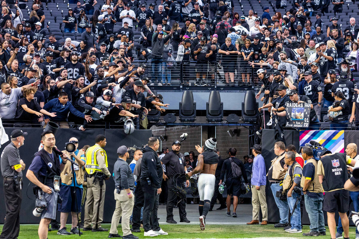 Raiders linebacker Denzel Perryman (52) tosses a souvenir to the fans after defeating the Houst ...