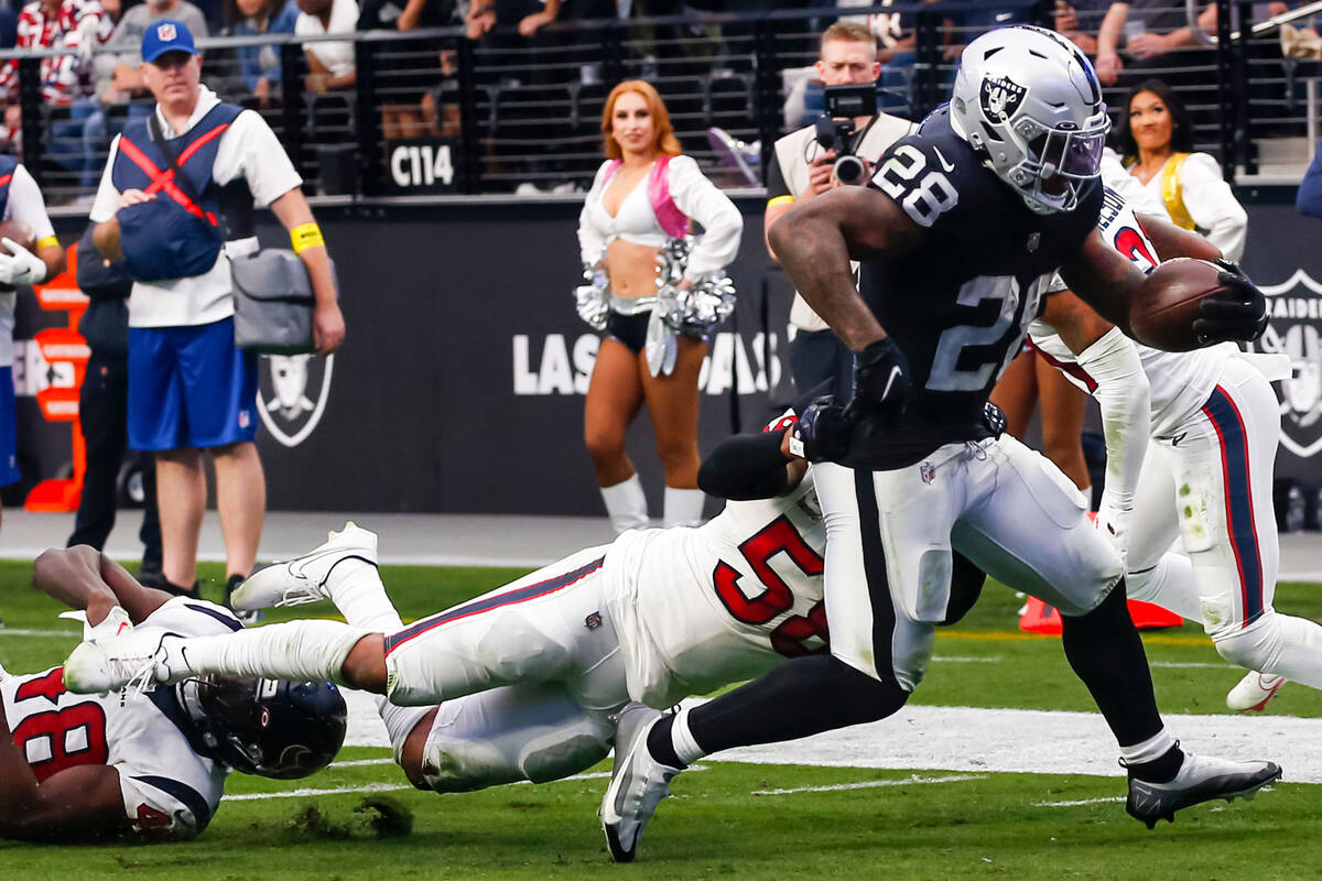 Josh Jacobs dari Raiders tumbuh subur di belakang garis yang lebih baik