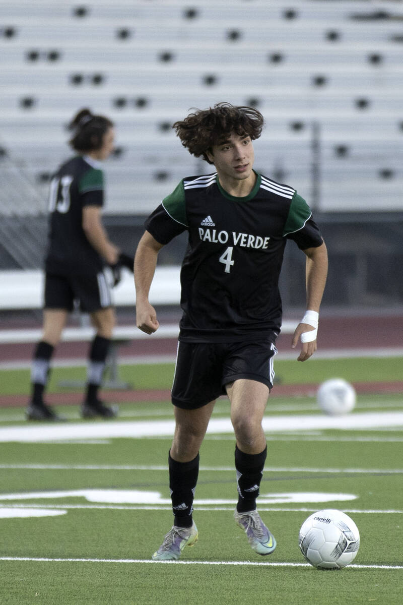 Palo Verde’s Yuval Cohen (4) warms up before a boys high school soccer game against Cima ...