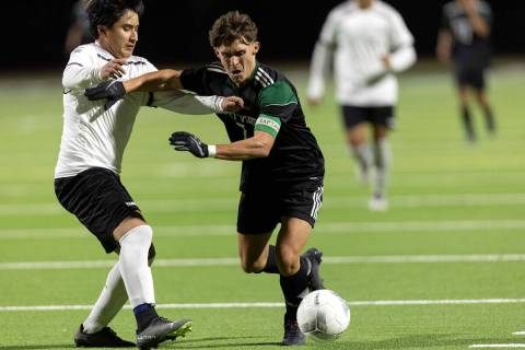 Palo Verde’s Matthew Vogel (7) breaks away for the goal while Cimarron-Memorial’s ...