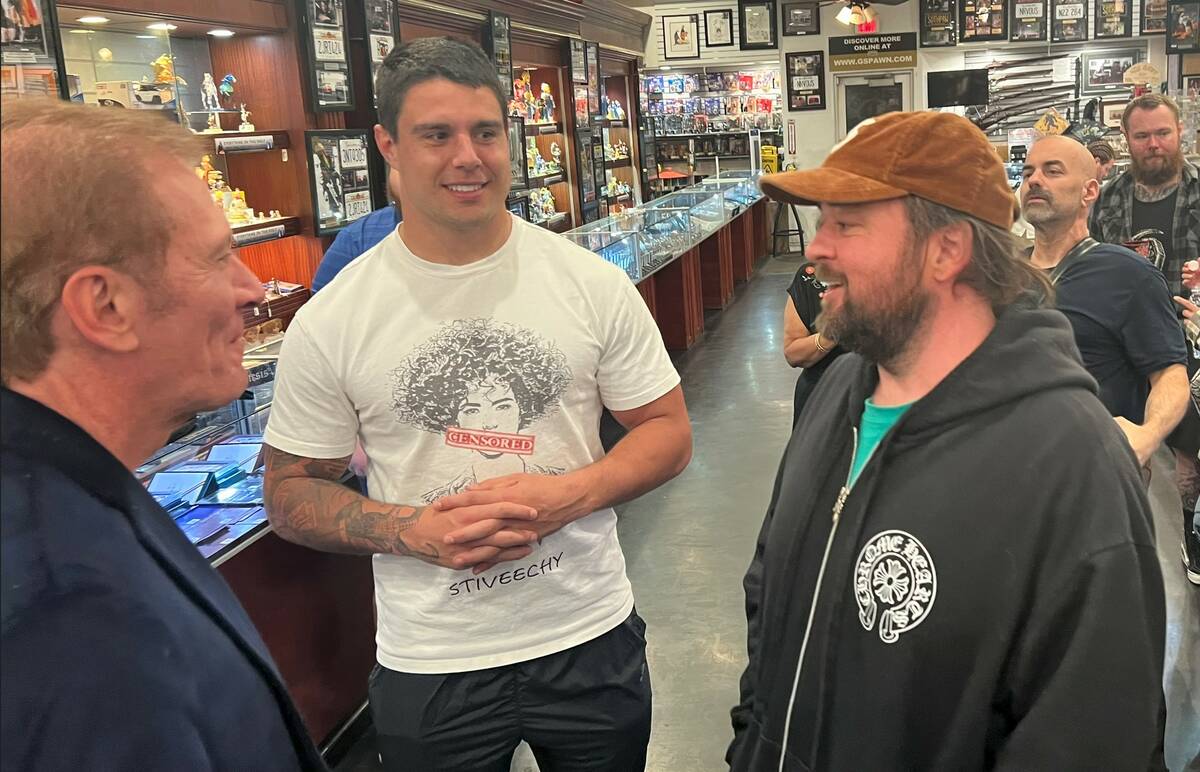 Raiders linebacker Blake Martinez chats with Gold & Silver Pawn General Manager Andy Zimmerman, ...