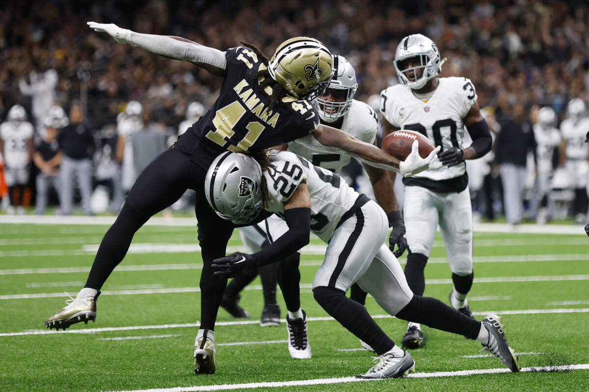 New Orleans Saints running back Alvin Kamara (41) stretches across the goal line for a touchdow ...