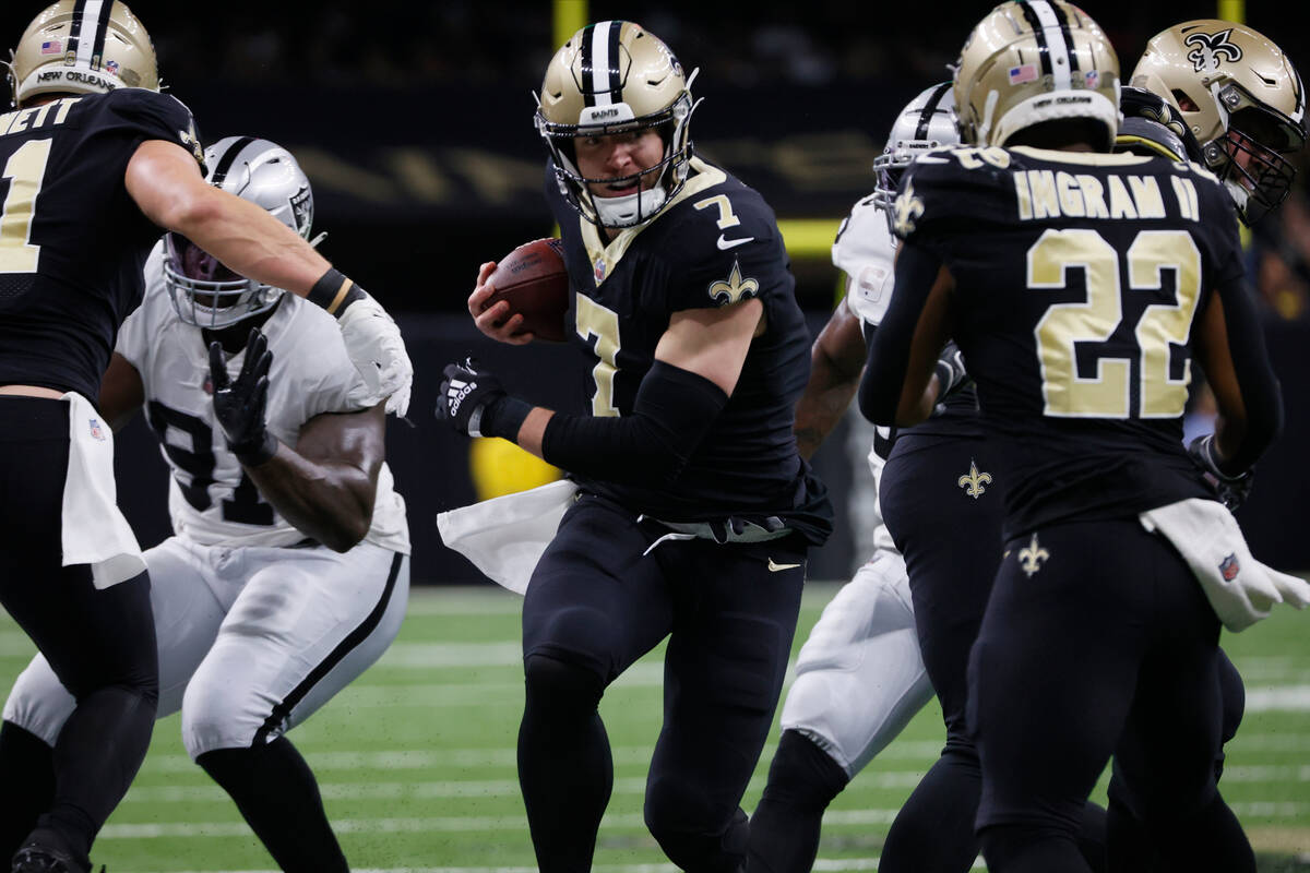 New Orleans Saints tight end Taysom Hill (7) runs the ball during the first half of an NFL foot ...
