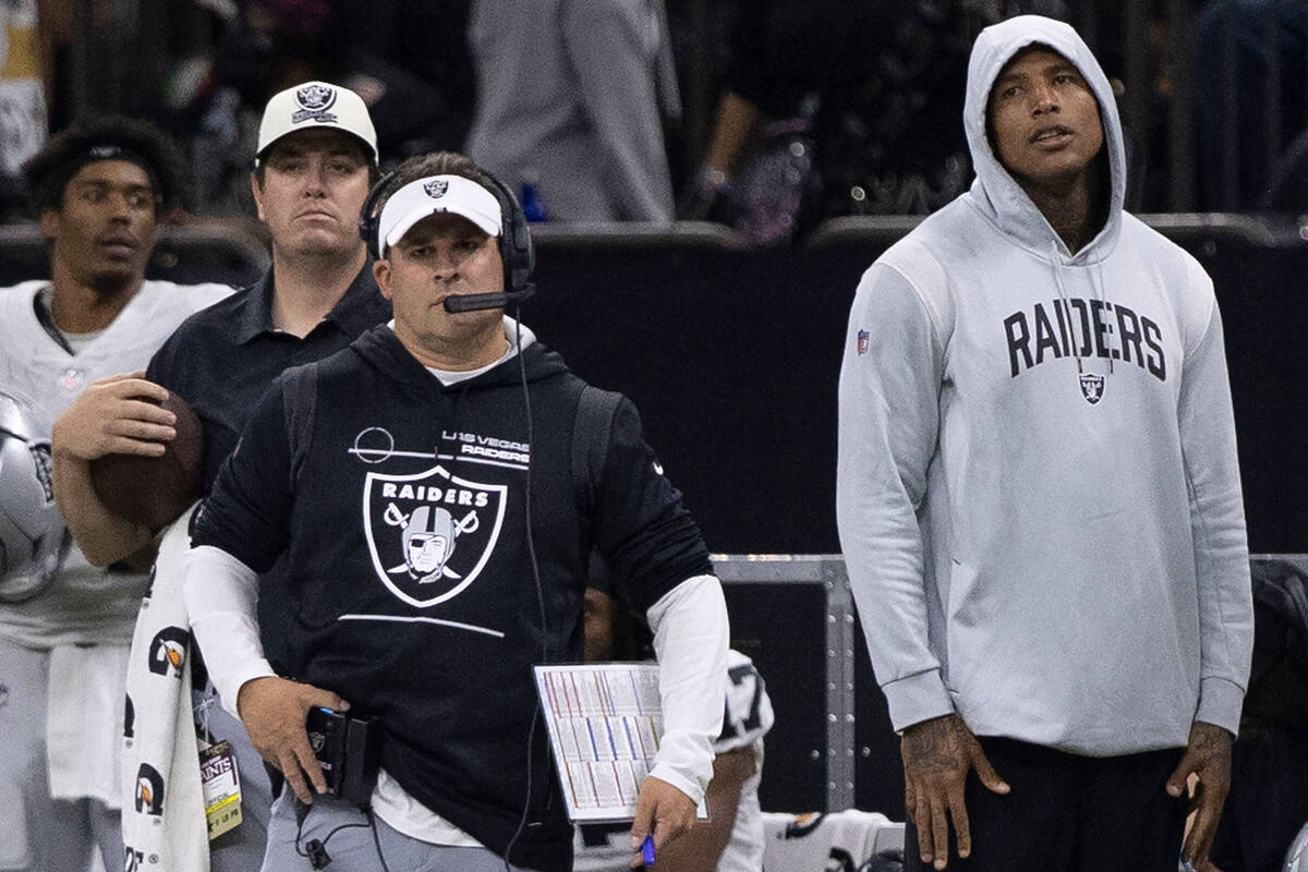 Raiders players 'all on board' with Josh McDaniels' decision to go for two  late in loss to Chiefs