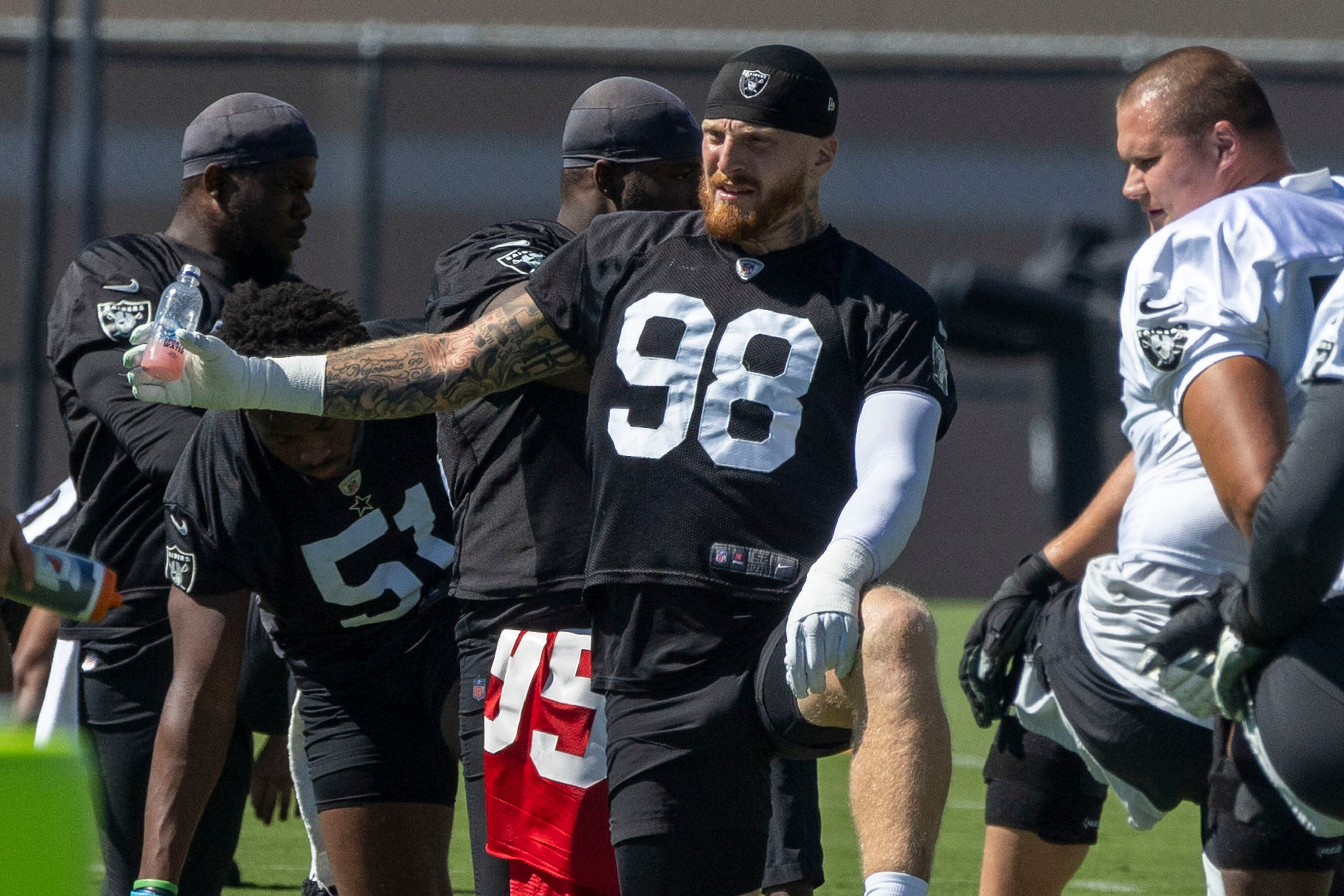 Maxx Crosby Raiders sedang menunggu bayi, tidak yakin status melawan Chiefs