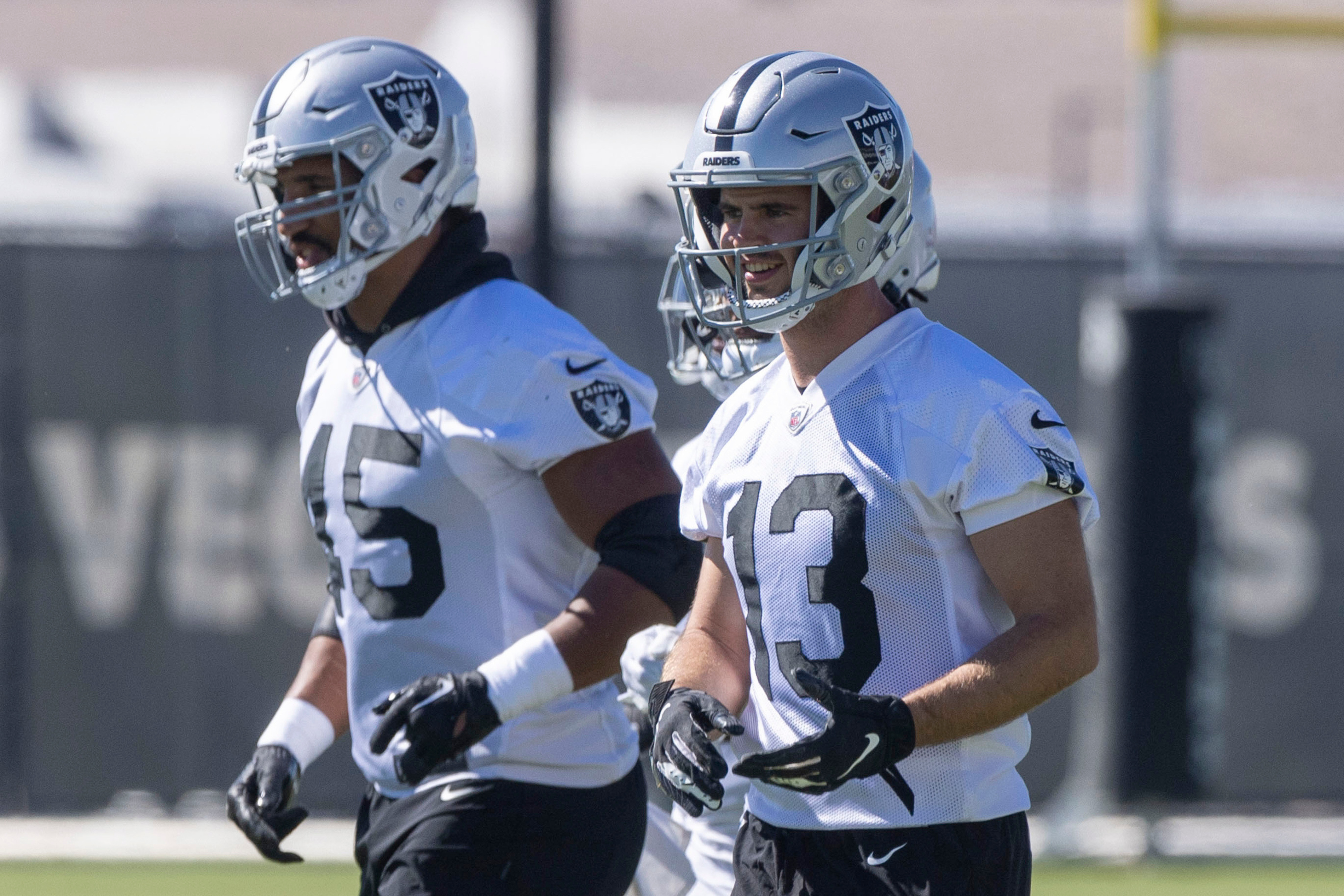 Raiders berhati-hati dengan Hunter Renfrow, Darren Waller
