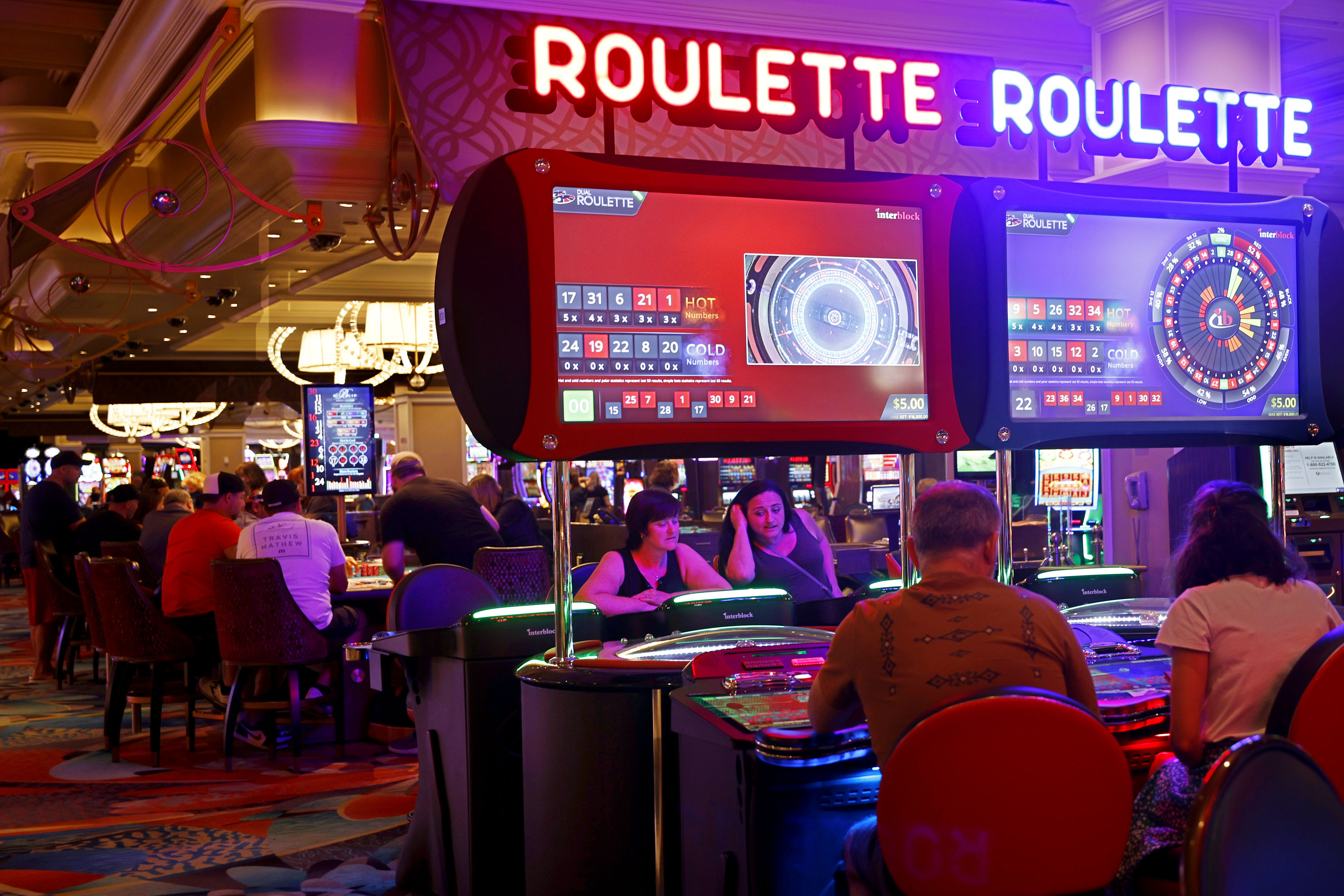 Mesin slot di kasino Las Vegas Strip ditempatkan di lantai permainan dengan cara baru