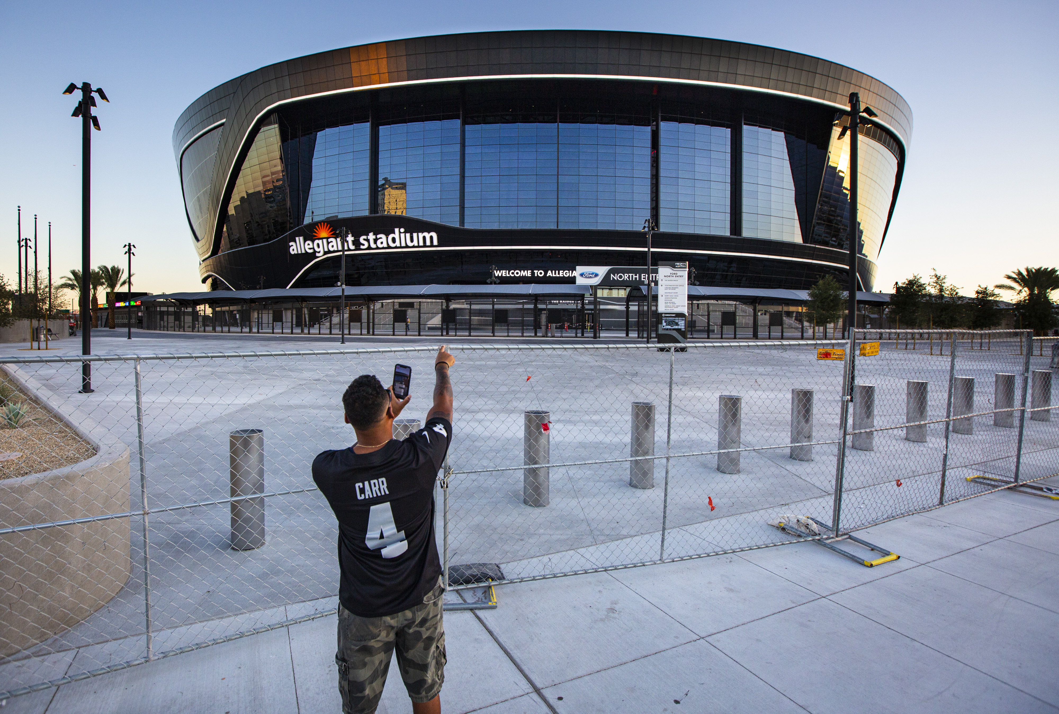 Sponsor pendiri Stadion Allegiant dilaporkan berhutang jutaan kepada Raiders
