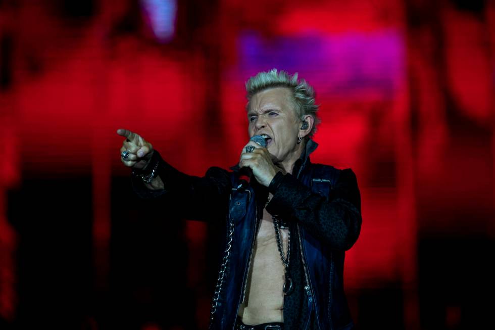 Penyanyi Inggris Billy Idol tampil selama festival musik Rock in Rio di Rio de Janeiro, Bra ...