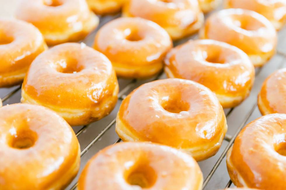 Pada 14 November 2022, Randy's Donuts merayakan ulang tahunnya yang ke-70 dengan 70 cent Classic Selectio...