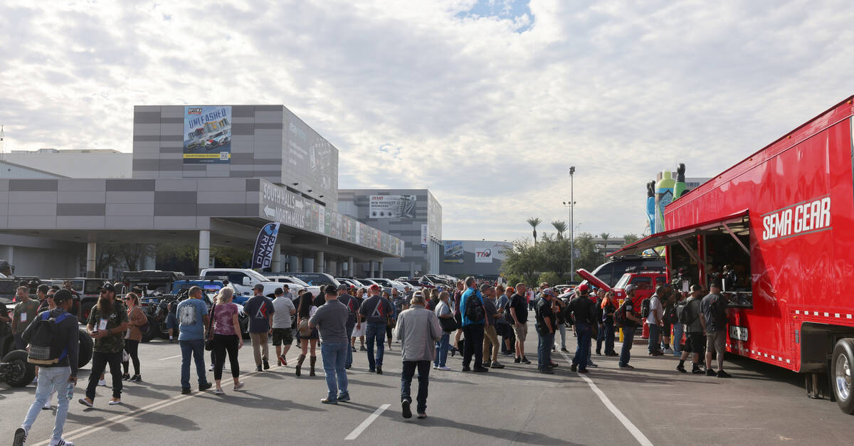 Conventioneers line up to buy gear on opening day of the Specialty Equipment Market Association ...