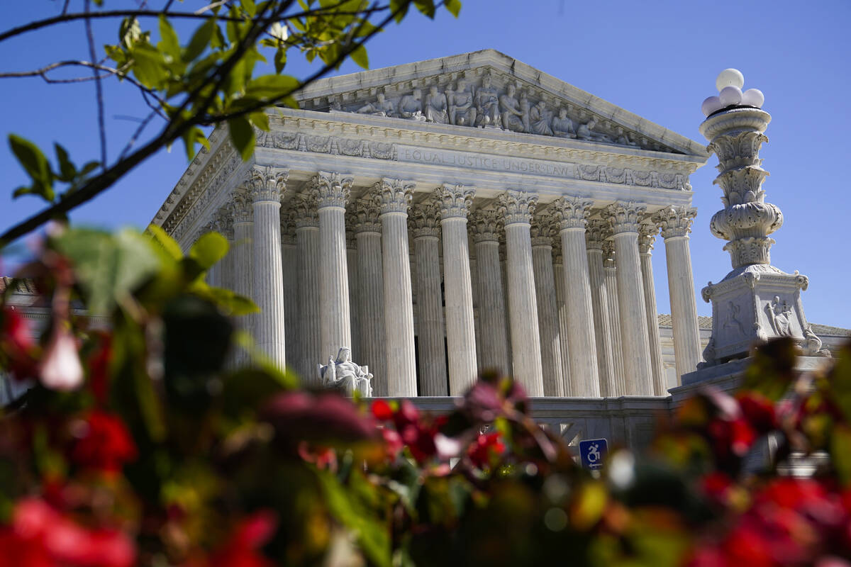 John Roberts menunda penyerahan pengembalian pajak Trump ke panel DPR