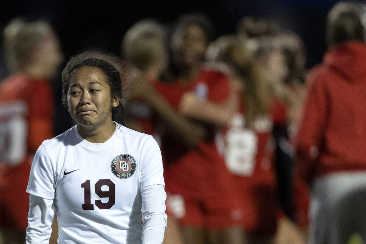 Desert Oasis’ Victoria Poon (19) is in tears after losing a Class 5A girls soccer region ...