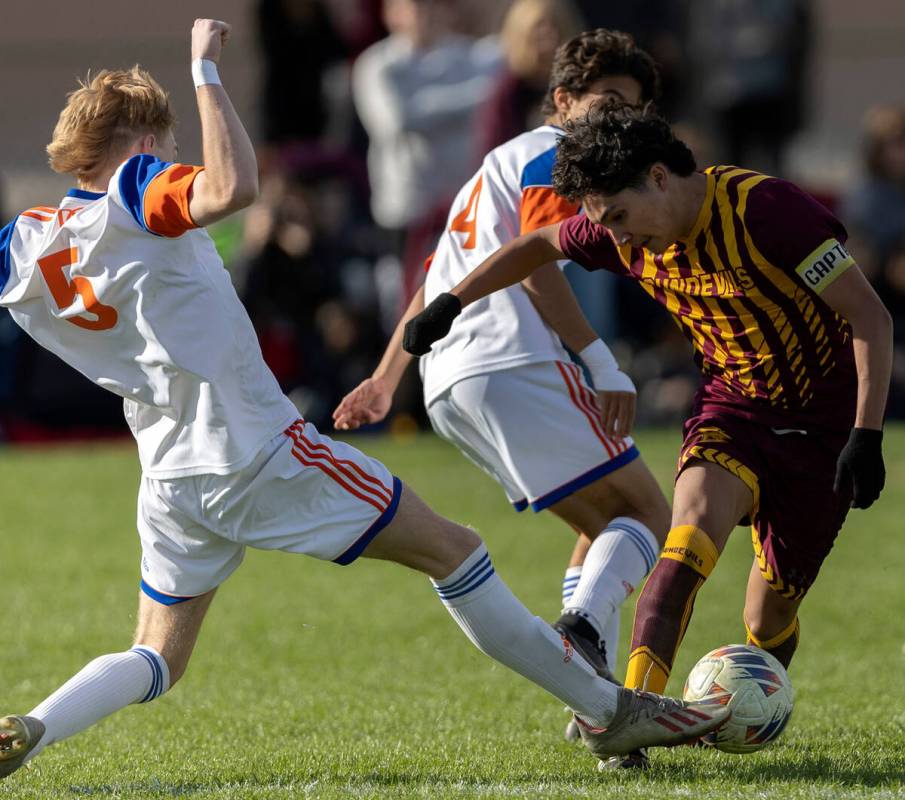 Eldorado’s Rafa Lucio, right, dribbles around Bishop Gorman’s Tanner McLaughlin ( ...