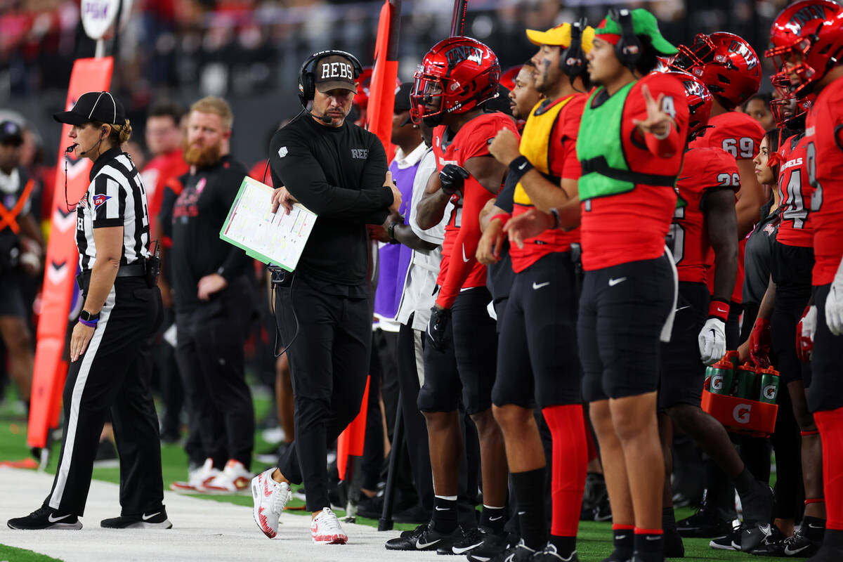 Sepak bola UNLV kalah dari San Diego State di Stadion Snapdragon