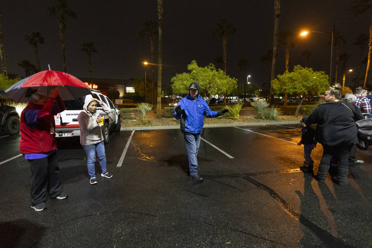Poll worker Larry Hamilton annouces the closing of the polls at the Centennial Center polling c ...