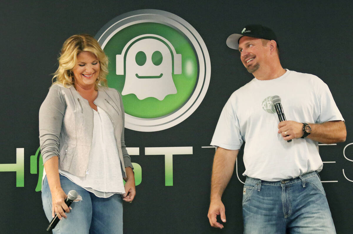 Country music star Garth Brooks, right, smiles at wife and fellow performer Trisha Yearwood whi ...