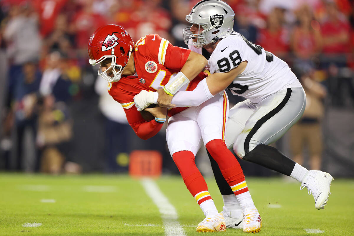 Maxx Crosby dari Raiders bermain di level elit meski sedikit bantuan |  Ed Graney |  Olahraga