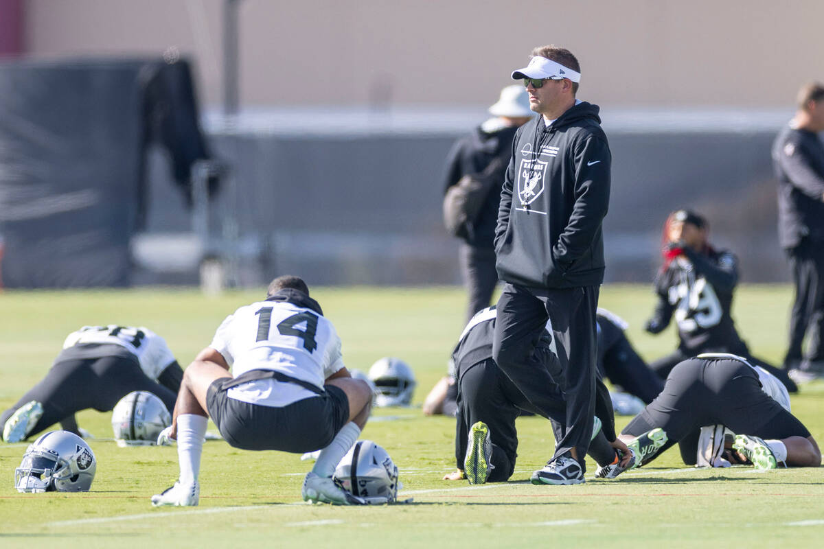 Josh McDaniels dari Raiders tidak menunjukkan tanda-tanda berhenti di tim |  Berita Perampok