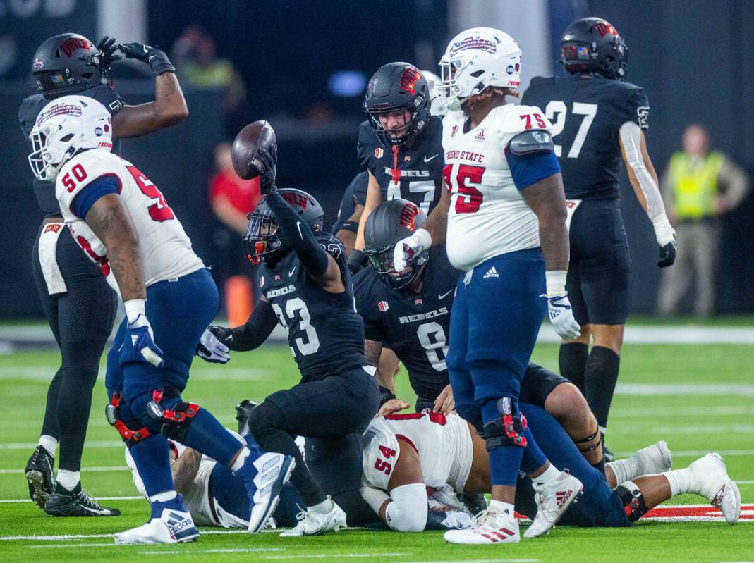 UNLV Rebels place kicker Daniel Gutierrez (32) signals a fumble recovery over the Fresno State ...