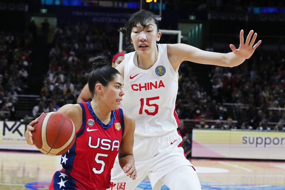 China's Han Xu attempts to block United States' Kelsey Plum during their gold medal game at the ...