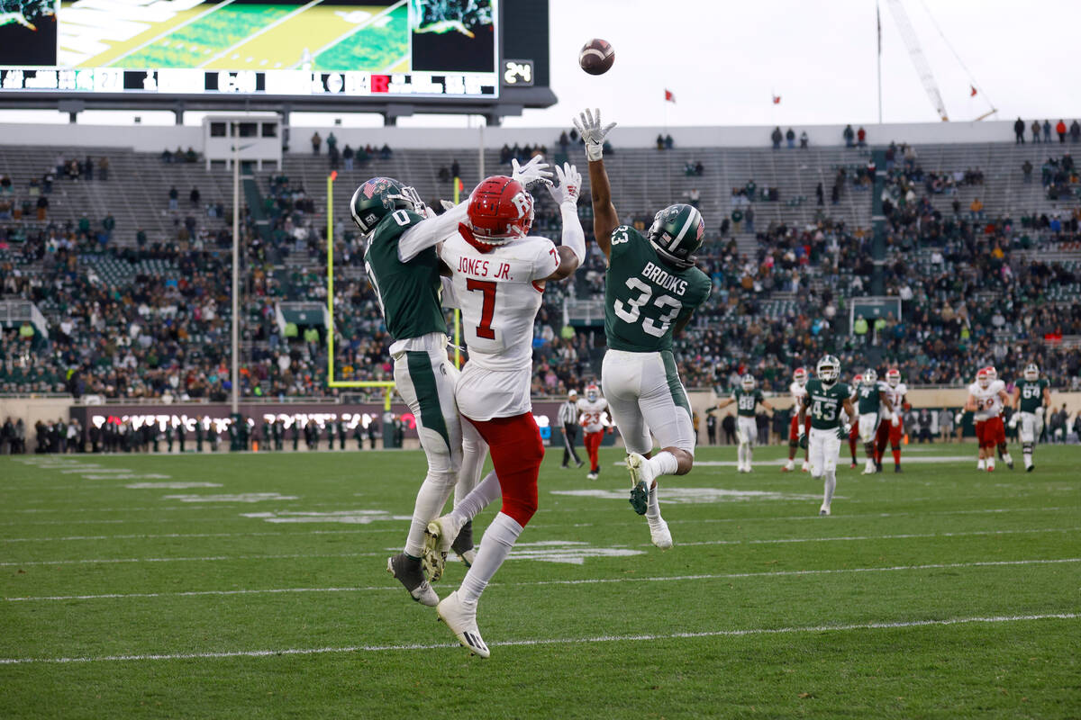 Rutgers' Shameen Jones, center, catches a pass for a touchdown against Michigan State's Charles ...