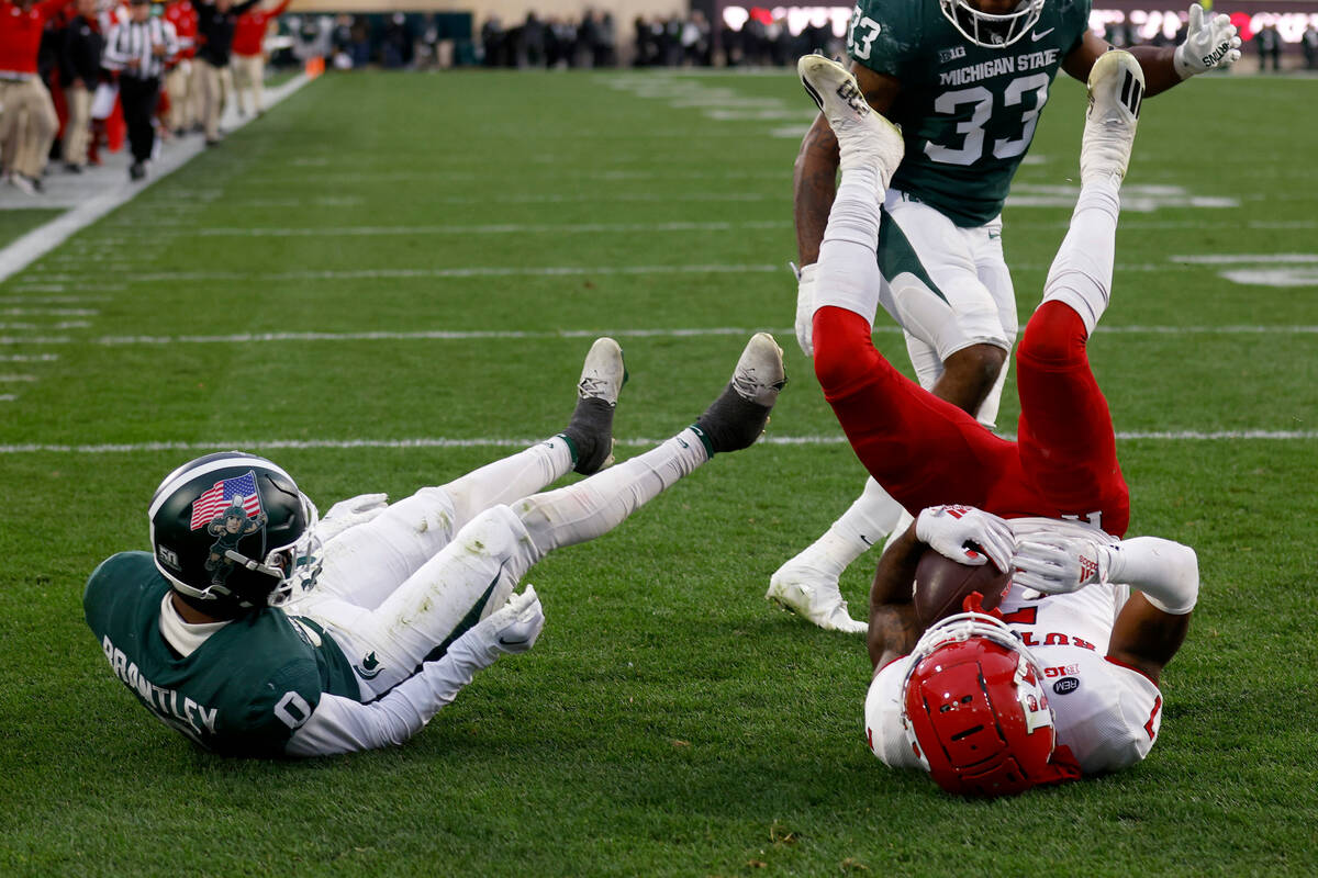 Rutgers' Shameen Jones, right, comes down with a pass for a touchdown against Michigan State's ...