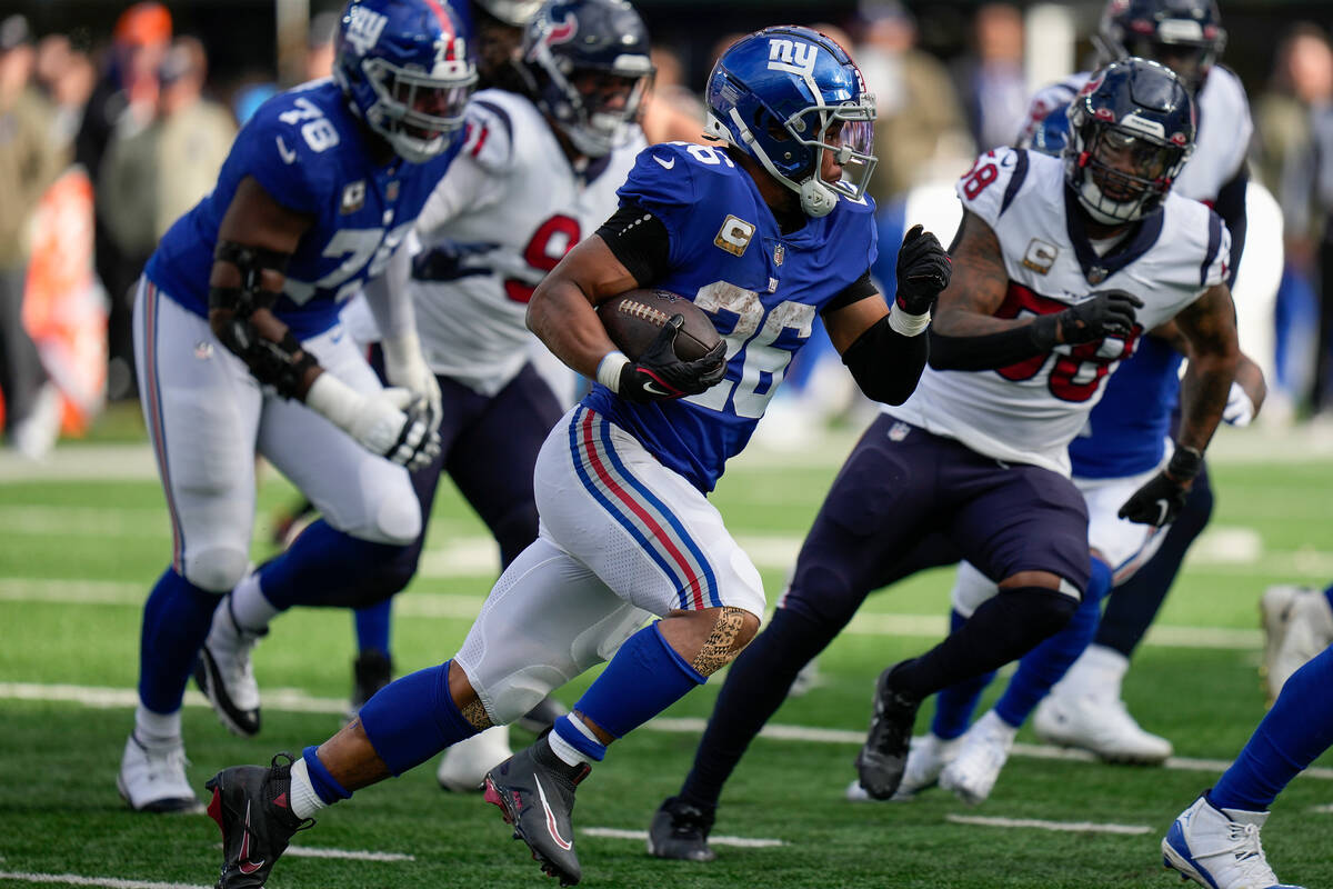New York Giants running back Saquon Barkley (26) carries the ball against the Houston Texans du ...
