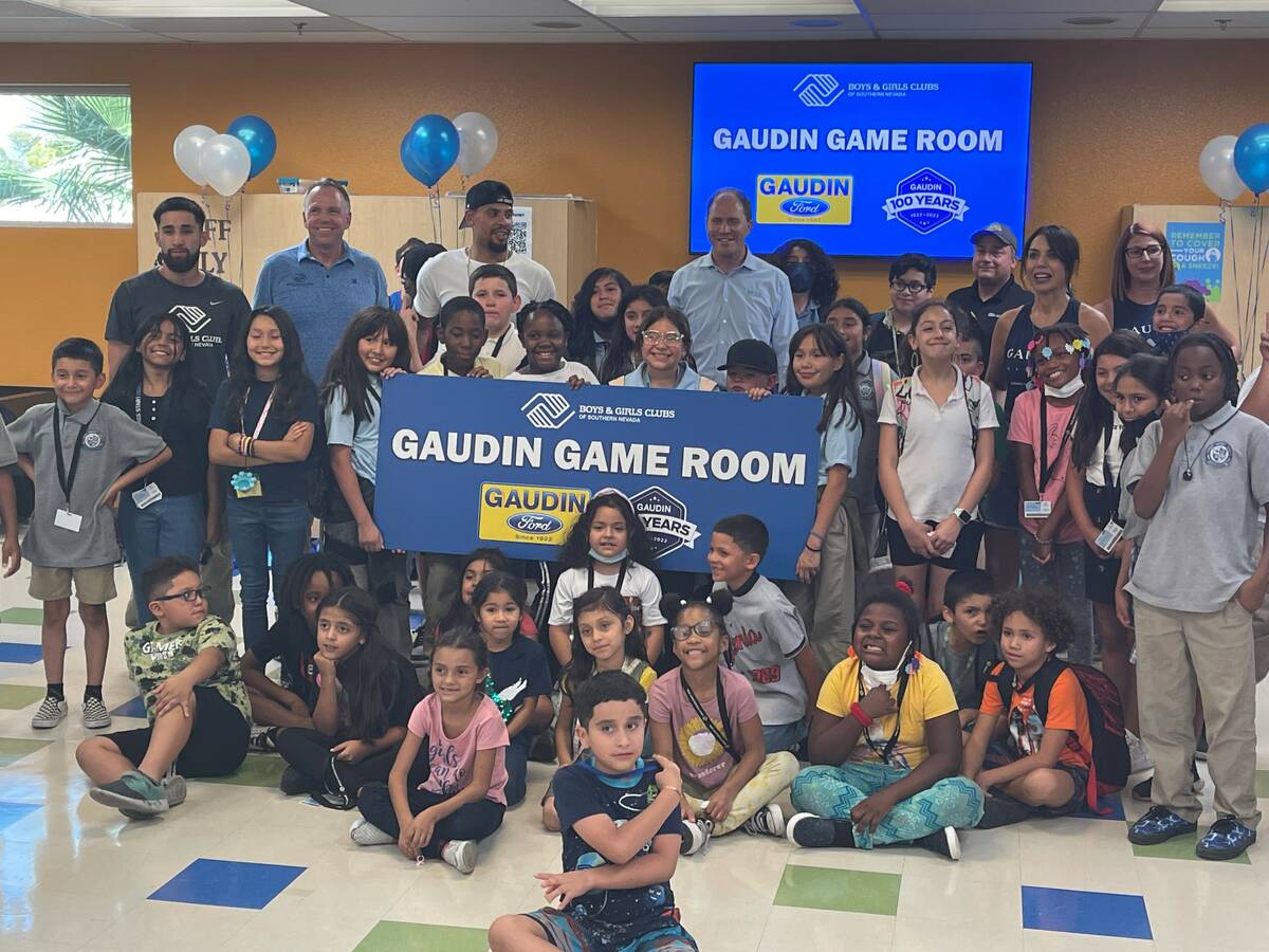 Gaudin Ford Mendanai Renovasi Ruang Permainan Boys & Girls Club