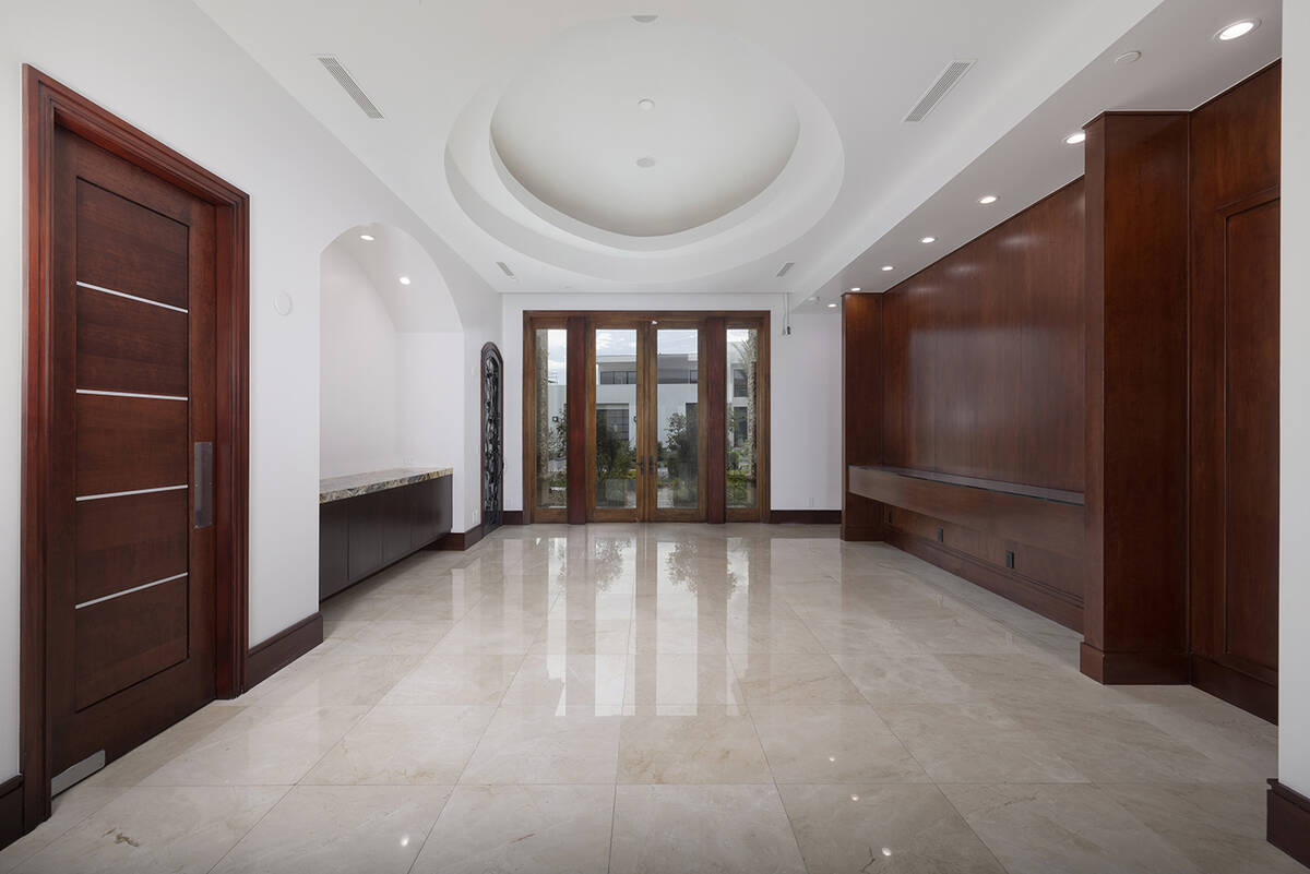 The dining room. (Las Vegas Sotheby’s International)