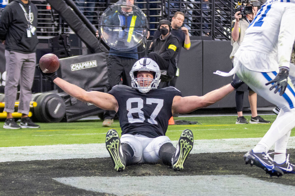 Raiders ‘Foster Moreau bisa menjadi pilihan sepakbola fantasi