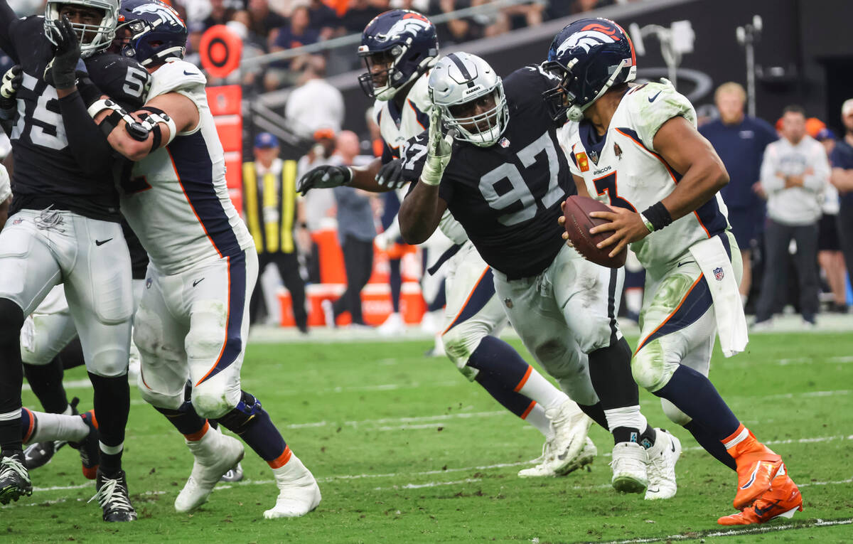 Raiders defensive tackle Andrew Billings (97) chases after Denver Broncos quarterback Russell W ...