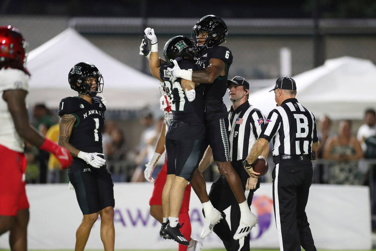 Hawaii wide receiver Zion Bowens (6) reacts with wide receiver Koali Nishigaya (27) after makin ...