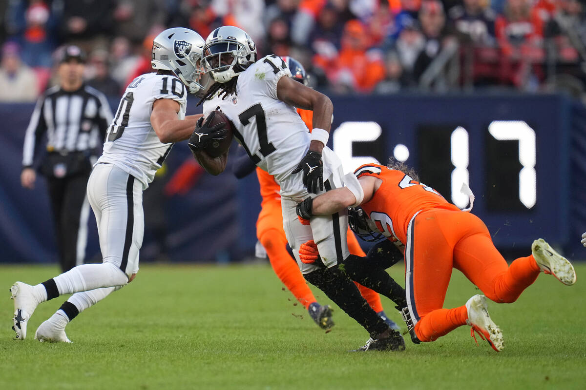 Denver Broncos vs. Las Vegas Raiders: Three Keys to a Mile High Victory in  Week 1 - Sports Illustrated Mile High Huddle: Denver Broncos News, Analysis  and More