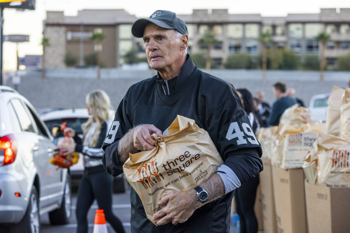 Former Raiders wide receiver Mike Siani (49) eyes the next delivery as he joins Raiders' curren ...