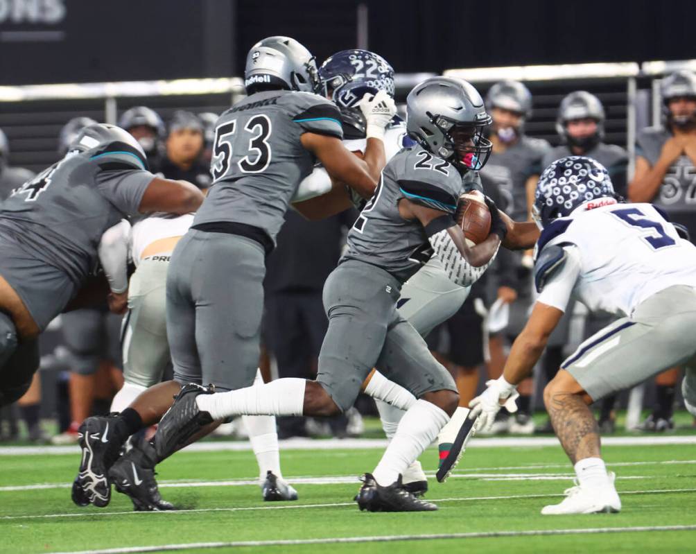 Silverado's Caden Harris (22) runs the ball against Shadow Ridge during the first half of the C ...