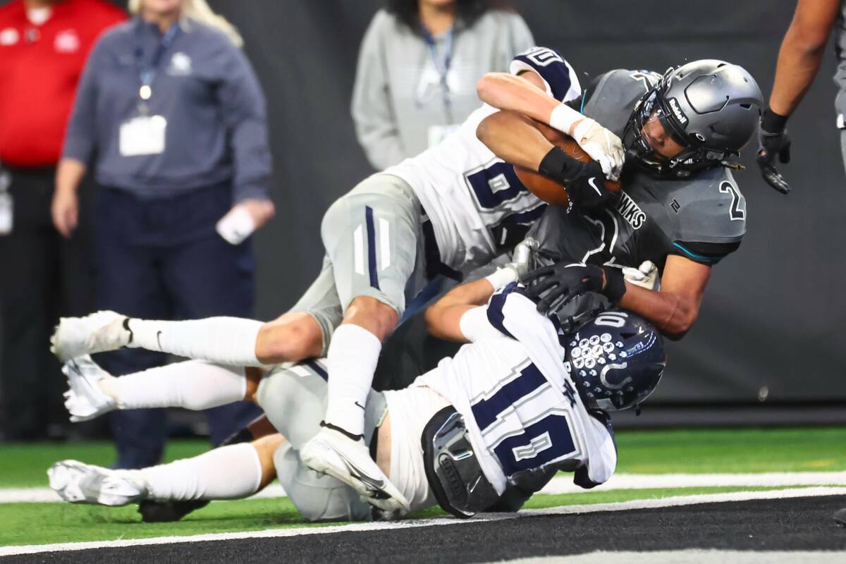 Silverado's Donavyn Pellot (2) scores a touchdown against Shadow Ridge's Caleb Fisher (80) and ...