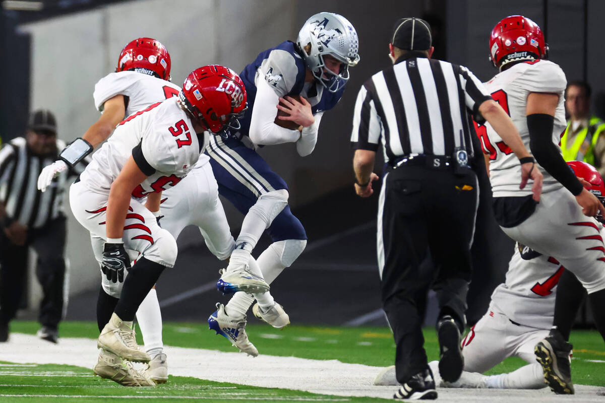 The Meadows' Sean Gosse (7) gets forced out of bounds by Lincoln County during the first half o ...