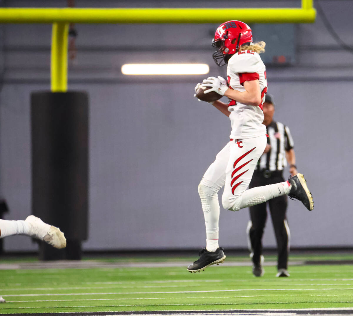 Lincoln County's Kalen Bart (22) catches a pass during the first half of the Class 2A football ...