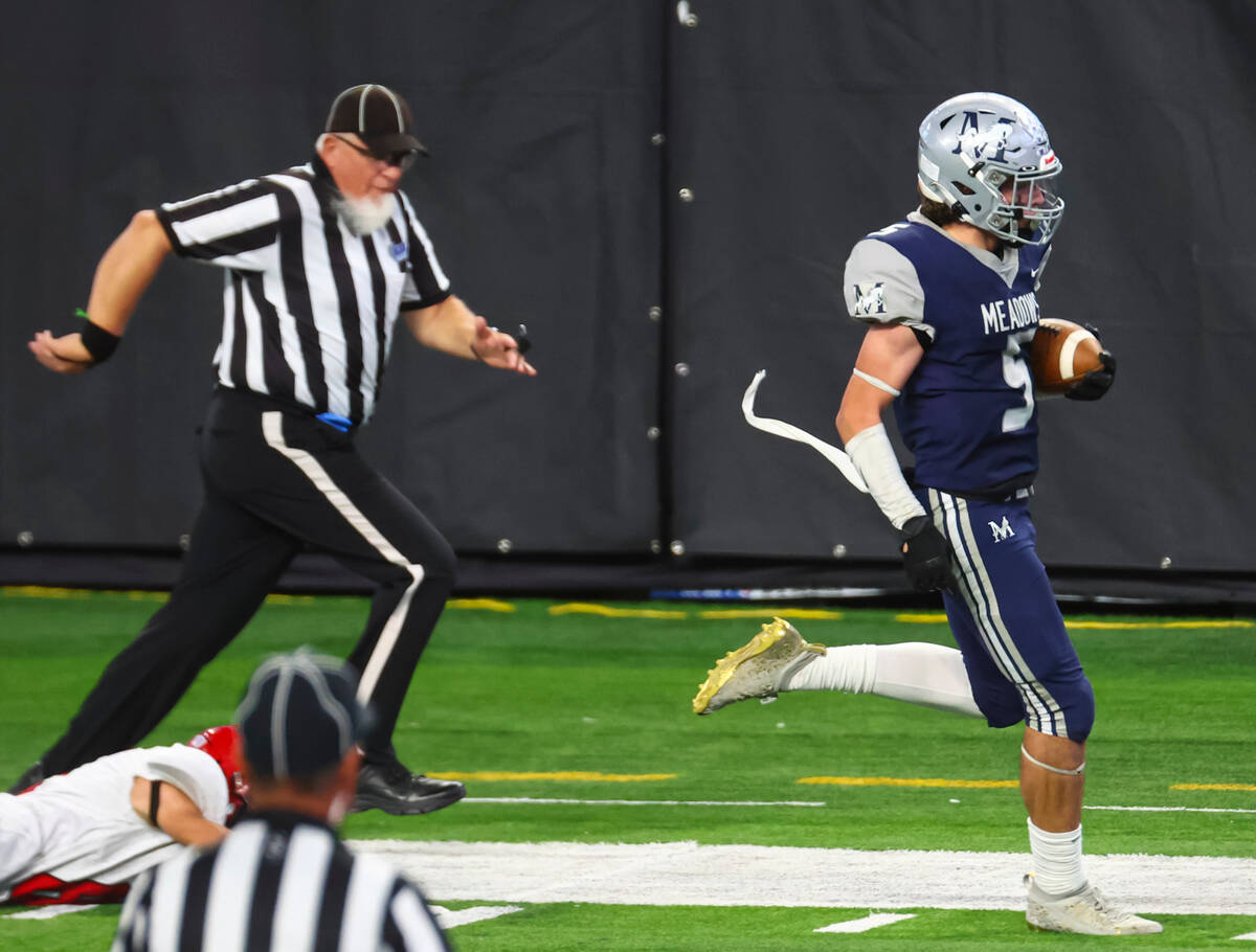 The Meadows' Evan Baalbaky (5) runs the ball to score a touchdown against Lincoln County during ...