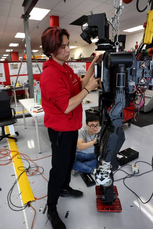 UNLV undergraduate research student Son Tran, left, and mechanical engineering grad student Tru ...