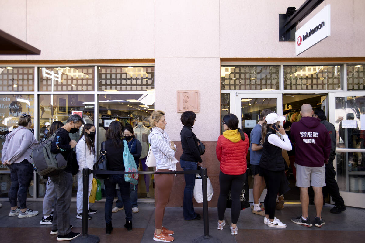 Black Friday in Las Vegas: Shoppers descend on stores for deals