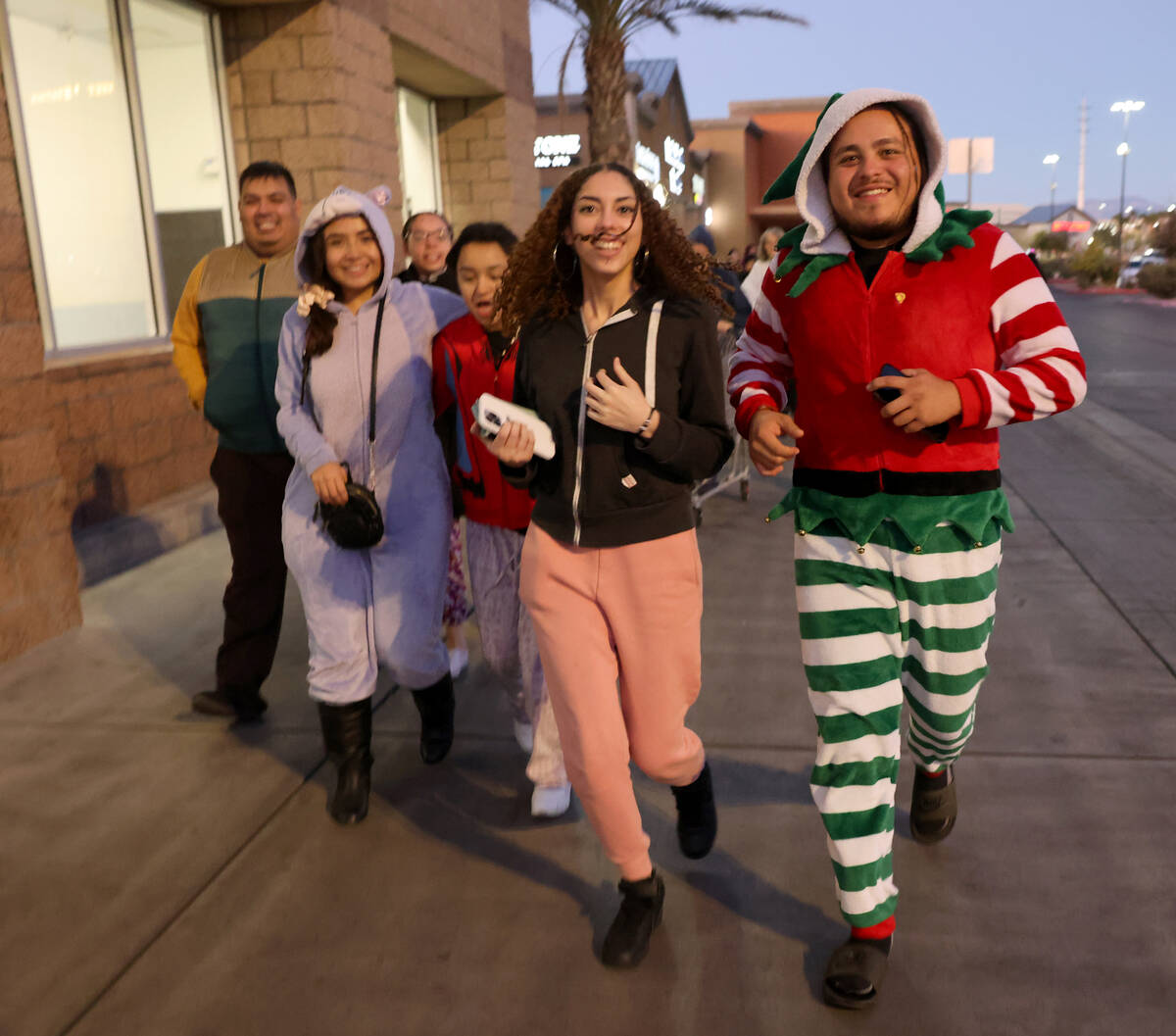 Black Friday in Las Vegas: Shoppers descend on stores for deals